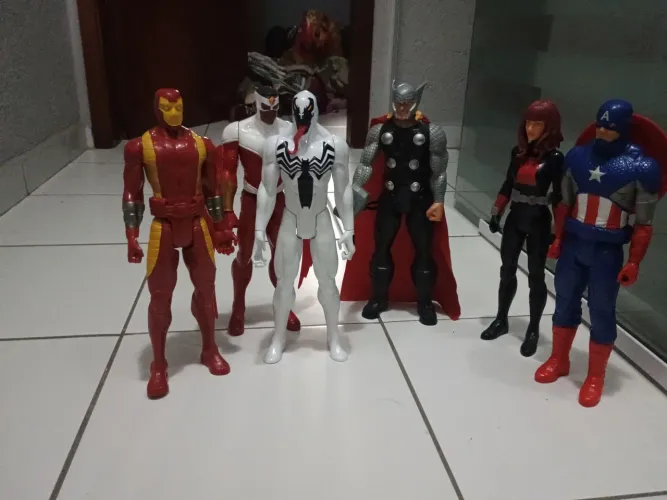 Bonecos Marvel 30 cm