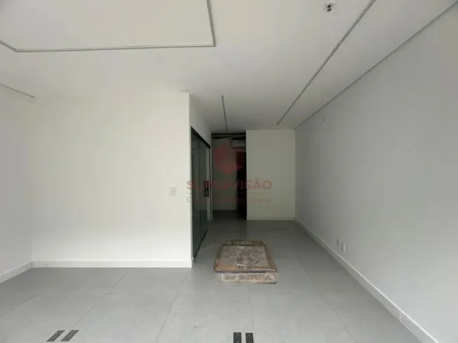 Sala comercial à venda, com 46m² no Bairro Saco Grande, Florianópolis/SC.