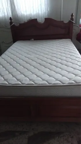 Cama em madeira casal com 4 gavetas e colchão