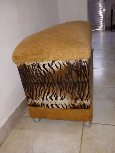 Vendo baú do grande bem espassoso com pés de Aluminio