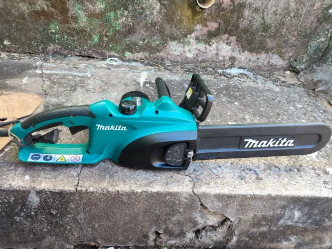 Motosserra elétrica Makita UC3020A  1800w