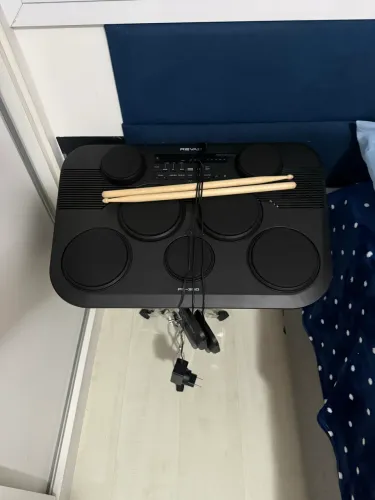 Bateria eletrônica Roland Revas PB-350