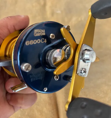 Carretilha pesca Abu Garcia 6600 c4