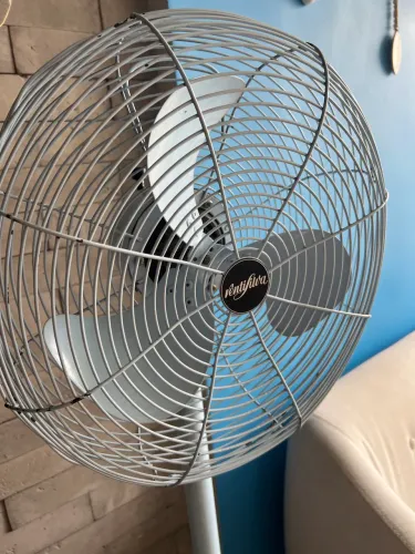 Ventilador de coluna Retrô