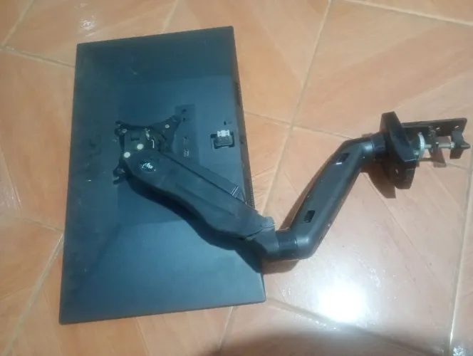 Suporte articulado para monitor 
