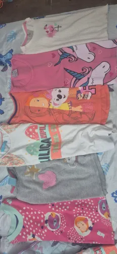 Vendo 4 camisetas lilica ripilica + 2 unicornio e flamingo