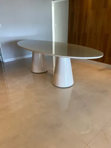 Mesa de jantar sofisticada - tamanho 2.0X1.0