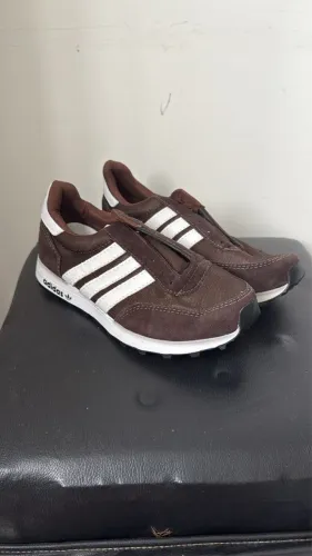 Tênis Marrom Adidas tam 40