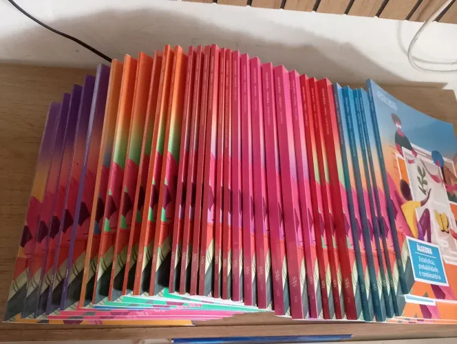 Livros didáticos ensino médio 