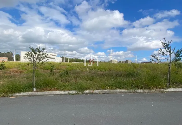 Terreno plano com área de 175,00m² no condomínio Bosque da Imperatriz em Pindamonhangaba.