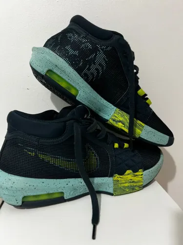 Tênis Esportivo-Lebron Witness 8 - Tamanho 41BR-9.5USA