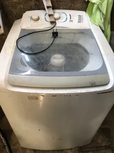 Máquina de lavar está travando.