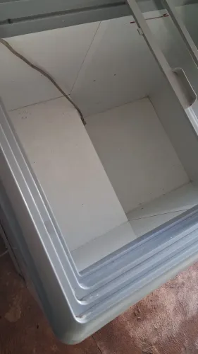 Vende se este frizzer bem conservado congela bastante valor 1100
