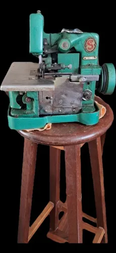 Máquina de Costura Overlock GN1-6D Semi industrial