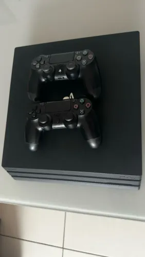 PS4 Pro com SSD 500GB + 2 Controles - Funcionando Perfeitamente