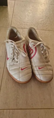 Chuteira total 90 Nike feminina
