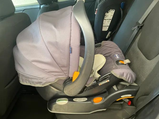Bebê conforto e base carro Chicco