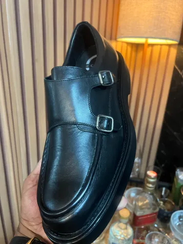 ? SAPATO 100% COURO ALTO PADRÃO ? DE R$680 POR R$260