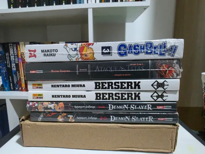 Mangás (Ataque dos Titãs Berserk Demon Slayer)