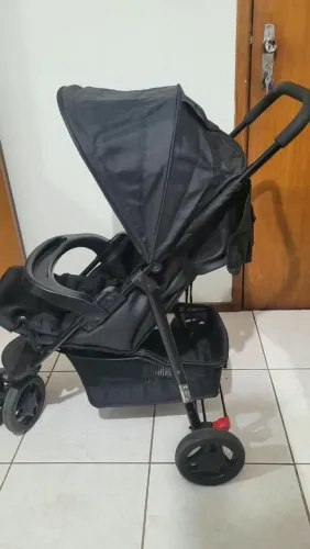 Vende se carrinho de bebê em perfeito estado..300 reais