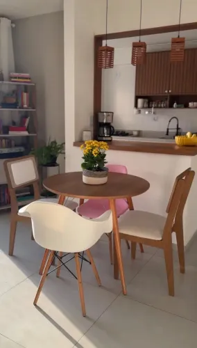 Conjunto Mesa de jantar + 2 Cadeiras Tecido Bouclé