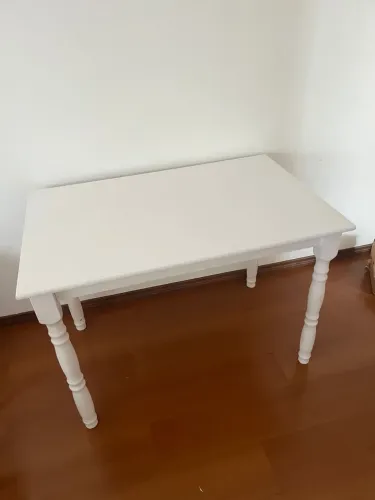 Jogo mesa de jantar e duas cadeiras em madeira branco
