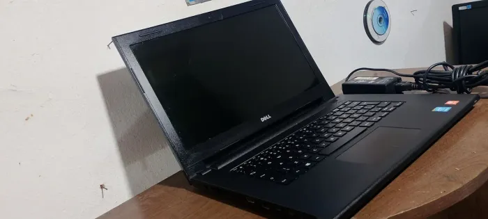 Notetbook Dell core i3 4gb ram já vai formatado bateria fraca 