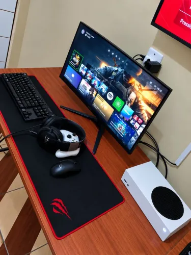 Xbox séries S+Monitor+2 meses de game Pass