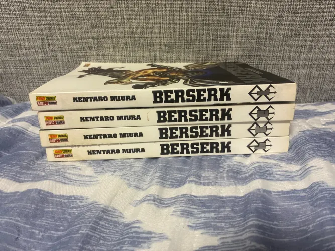 Mangá Berserk volumes 1 até 4