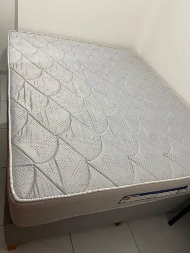 Cama de casal com mola ensacada