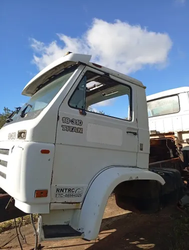 Cabine caminhão Volkswagen Titan 