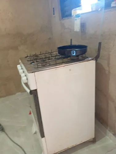 ?Fogão usado ?. Bem enconta com todas as bocas e forno funcionando