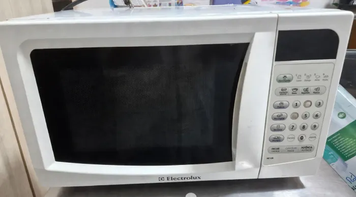 Micro-ondas Electrolux 17L Compacto 127V - Ideal p/ Conjugado/Airbnb