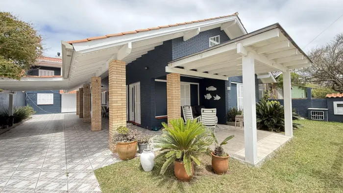 Casa à venda zona nobre de Imbé, próximo ao mar e Lago Braço Morto REF: 3993
