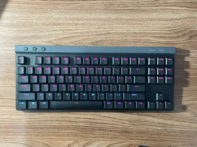Teclado Sem Fio Mecânico Gamer Logitech G515, RGB, Bluetooth, com Design TKL
