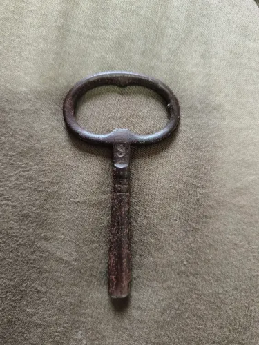 Chave de Aço De Relógio Antiga