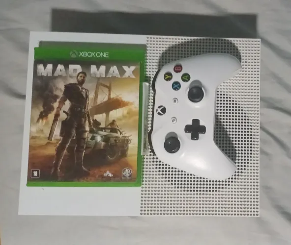 Xbox One S - 500GB + 1 jogo incluso