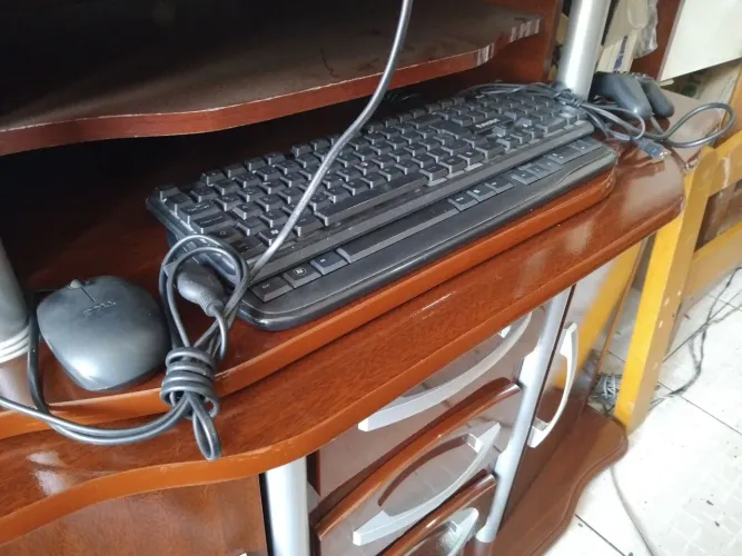 Teclado e mause computador.20 reais cada peça.
