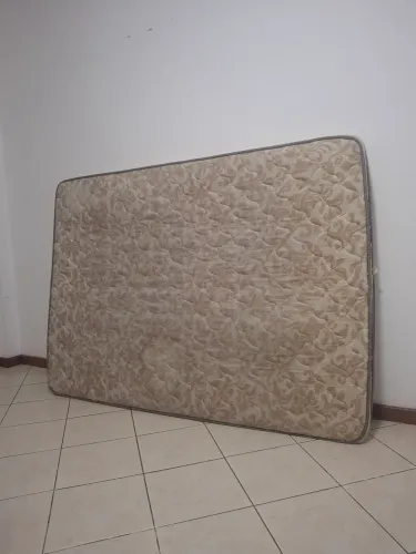 Colchão de casal usado