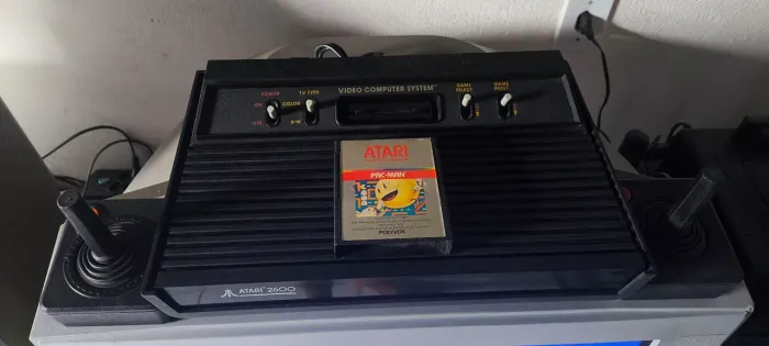 Atari 2600 Polyvox + Pac-Man + 2 Controle e Mod aV