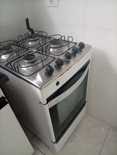 Fogão elétrico da marca Brastemp funcionando perfeitamente 