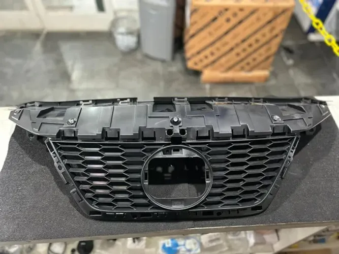 Grade frontal Nissan Versa 2019/2022 Novo e Genuína 