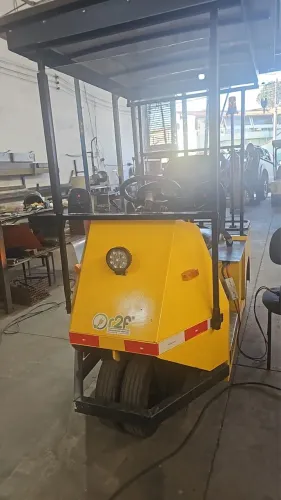 REBOCADOR 3000 kg. SEMINOVO