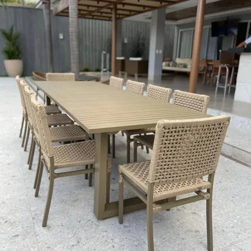 Jogo de mesa com 10 cadeiras