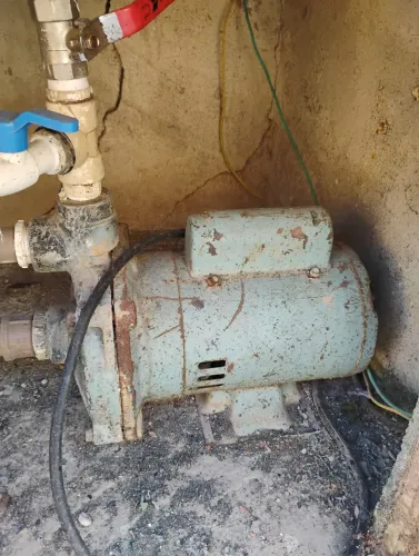 Vendo uma bomba d'água para poço artesiano de um cavalo e meio 