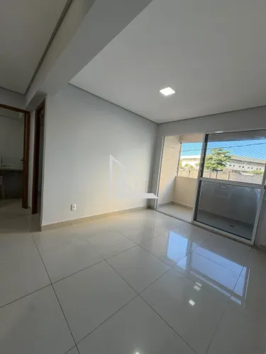 Lindo apartamento, 2 quartos (suíte), reformado - andar térreo - lado sombra - Res. Natal