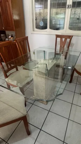 Mesa vidro com base em granito