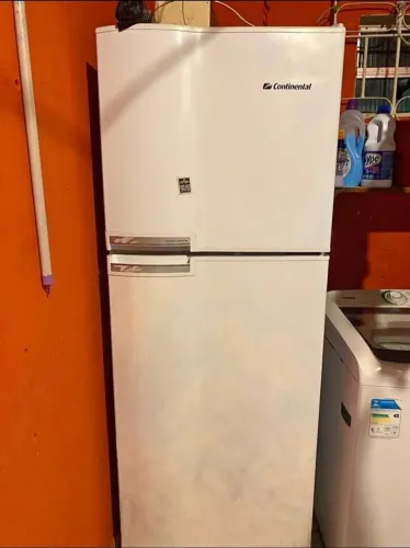 DOE-SE GELADEIRA CONTINENTAL 220V, MOTIVO MUDANÇA POR FAVOR AGUARDA EU EESPONDER
