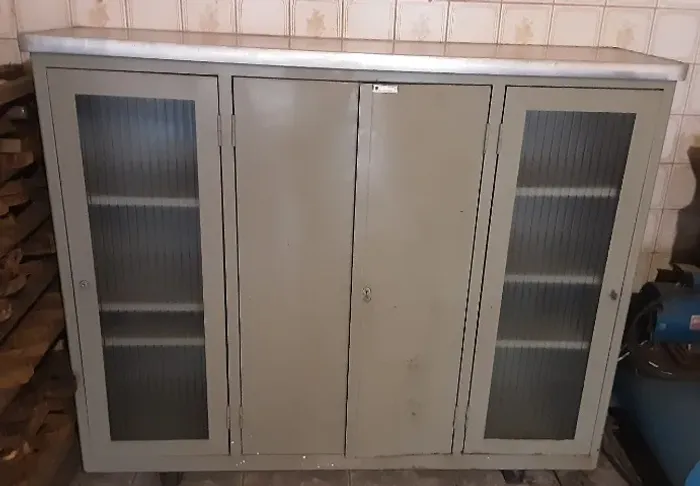 Armário Industrial Vintage De Aço Anos 50/60 - Raridade Com Vidro Canelado