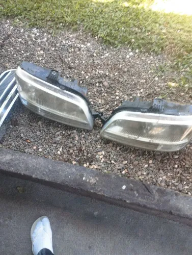 Farol dianteiro Fiat Idea. Auto peças.